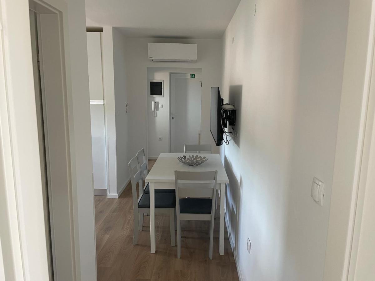 App Robi Apartamento Novigrad Istria Exterior foto